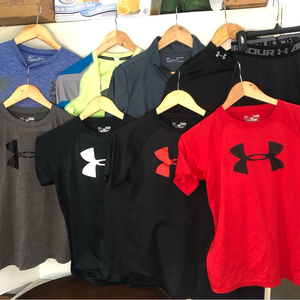 Under Armour - 9 piece lot - size youth large